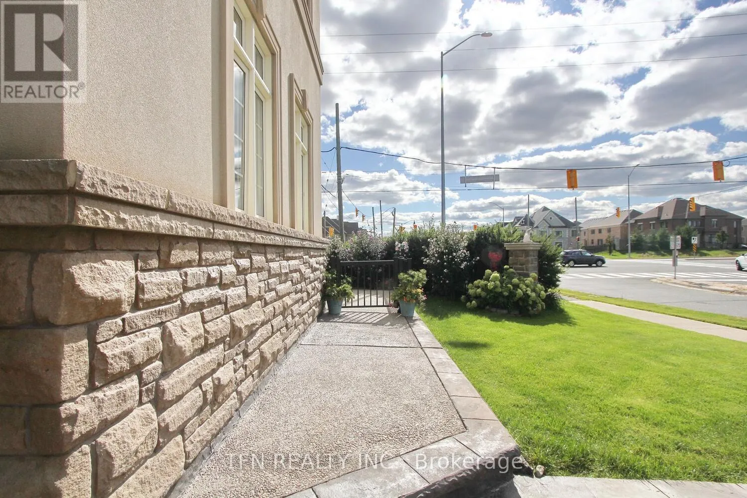 1 BEACON HILL DRIVE