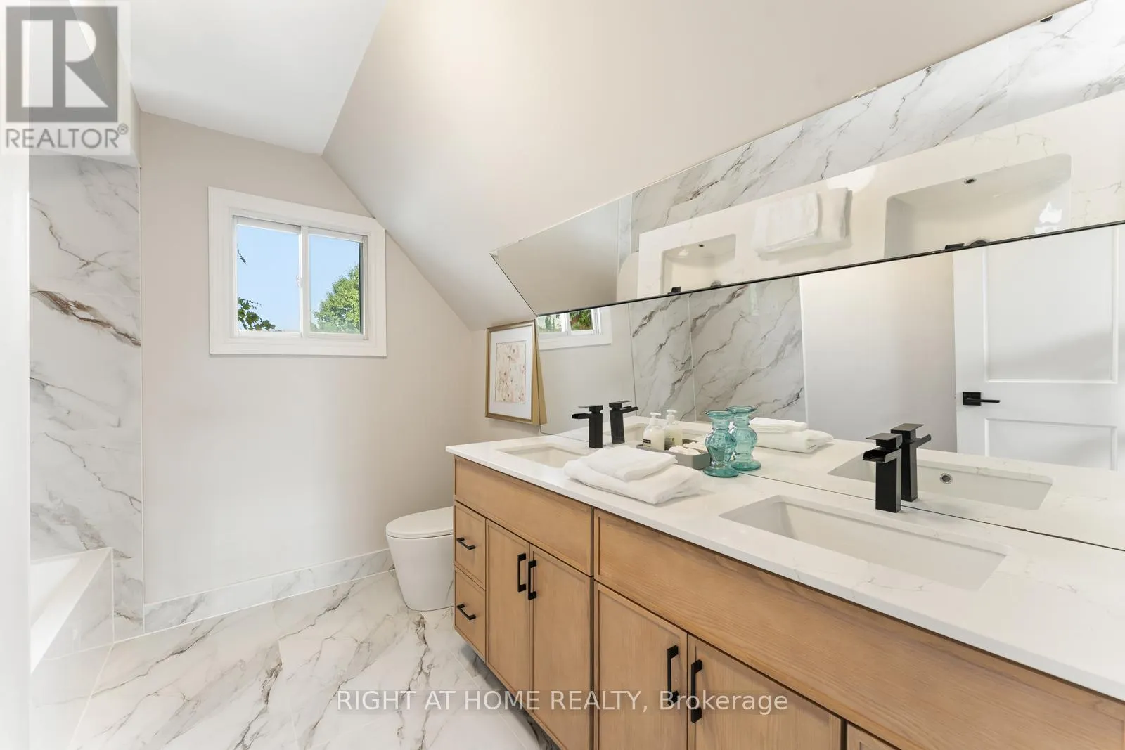 ROOM H - 1186 GLENASHTON DRIVE