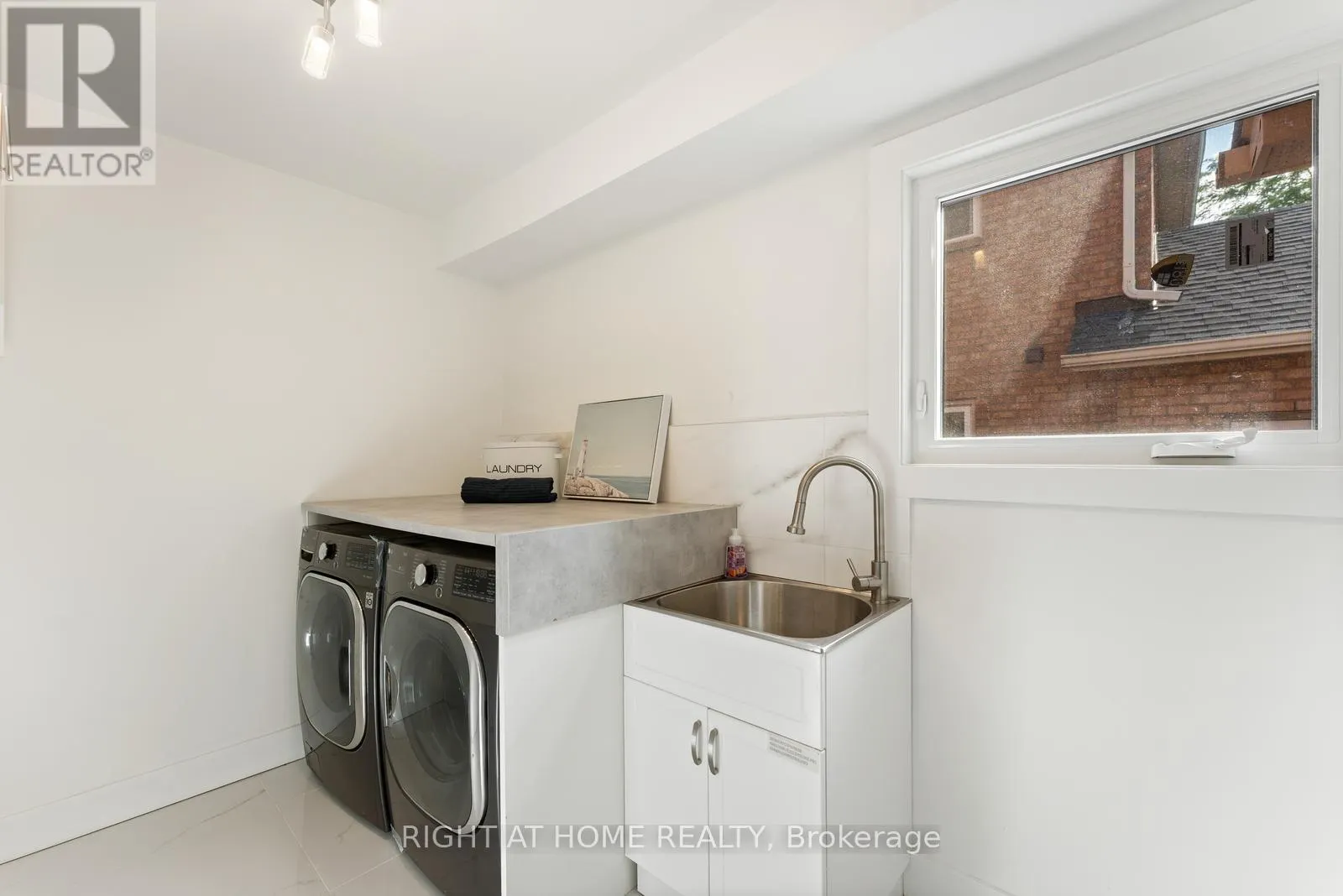 ROOM H - 1186 GLENASHTON DRIVE