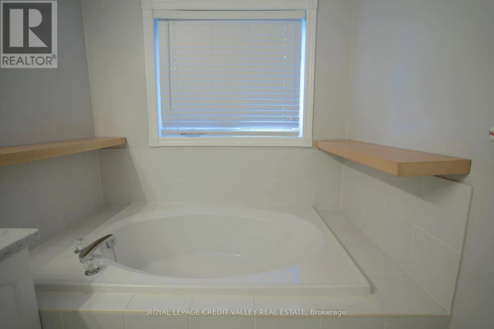 464 DALMUIR MEWS
