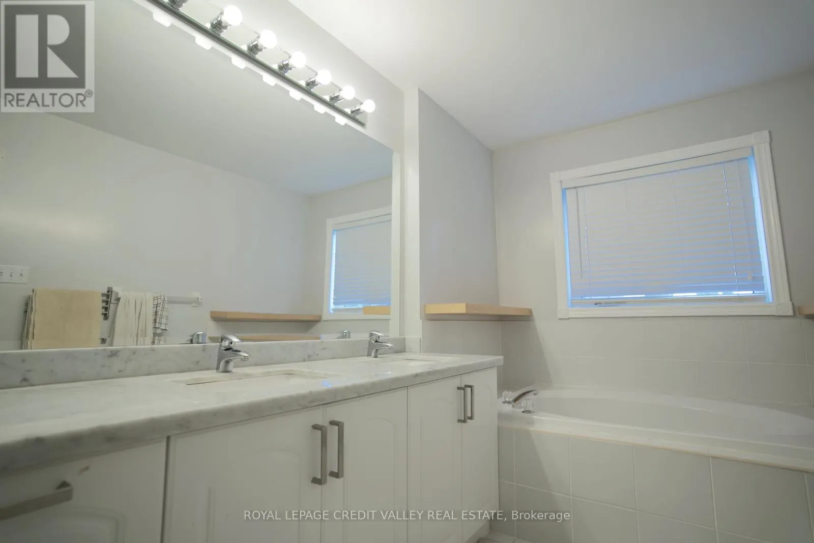 464 DALMUIR MEWS