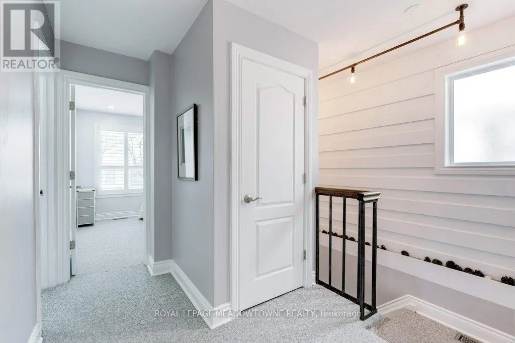 10 - 336 QUEEN STREET S
