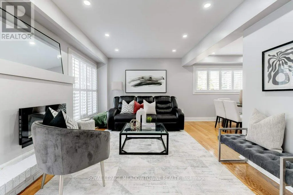 10 - 336 QUEEN STREET S