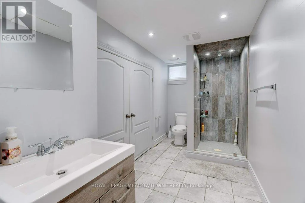 10 - 336 QUEEN STREET S
