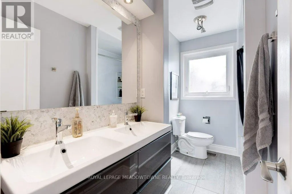 10 - 336 QUEEN STREET S