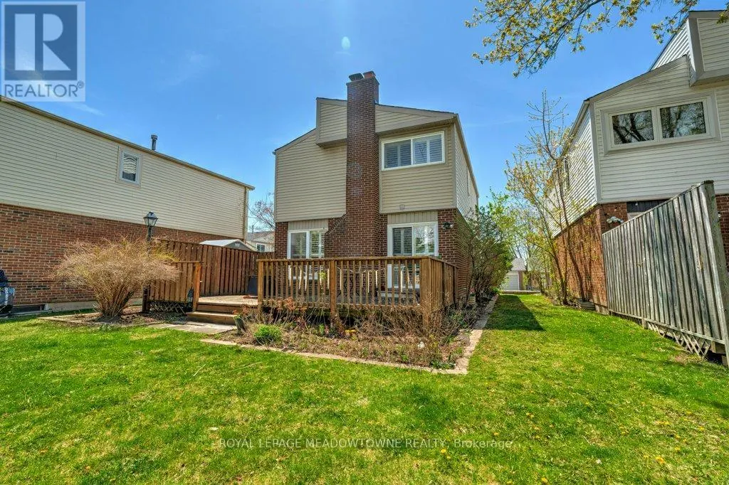 10 - 336 QUEEN STREET S