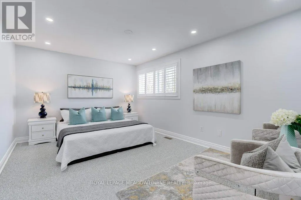 10 - 336 QUEEN STREET S