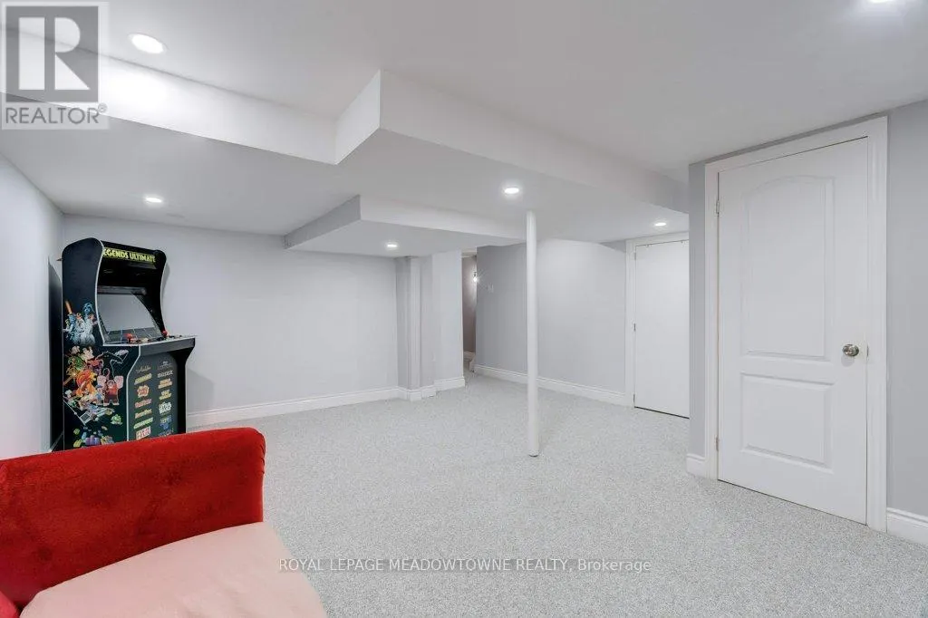10 - 336 QUEEN STREET S