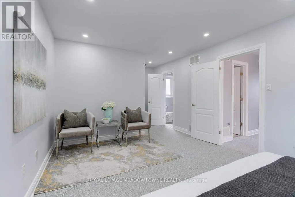 10 - 336 QUEEN STREET S