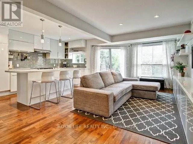 1070 LINDSAY DRIVE