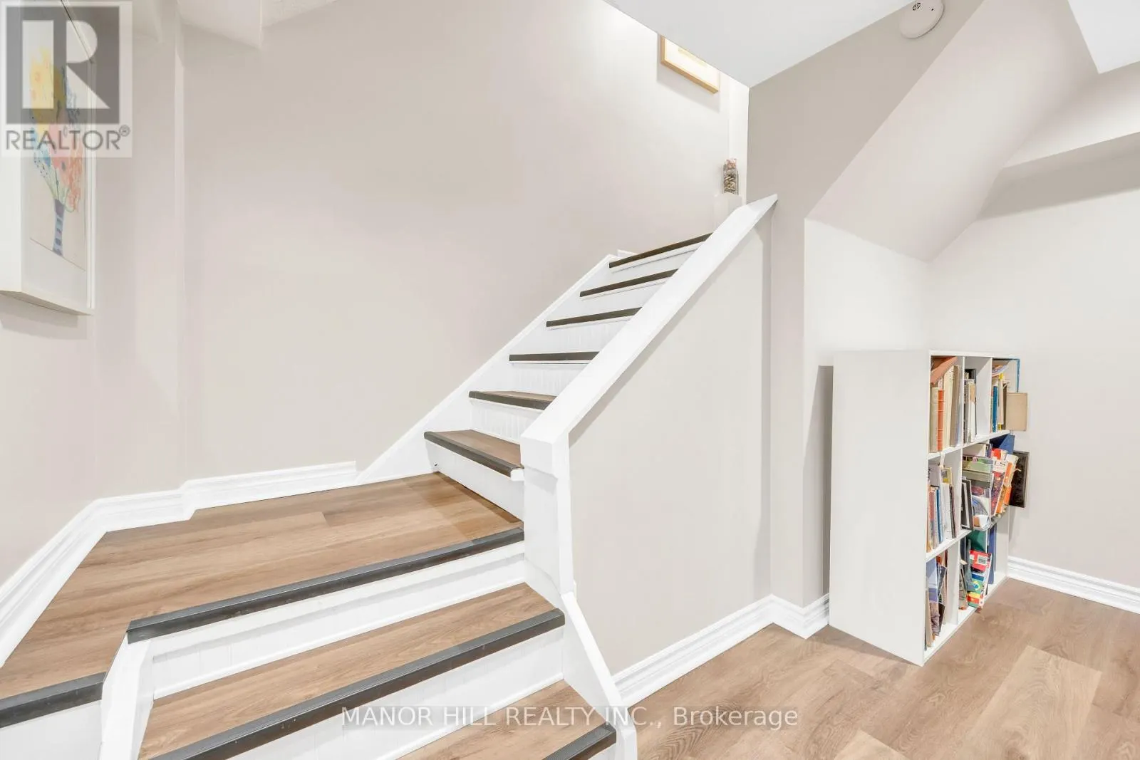 72 LACEWOOD CRESCENT