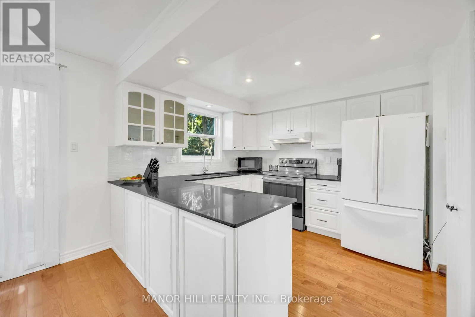72 LACEWOOD CRESCENT