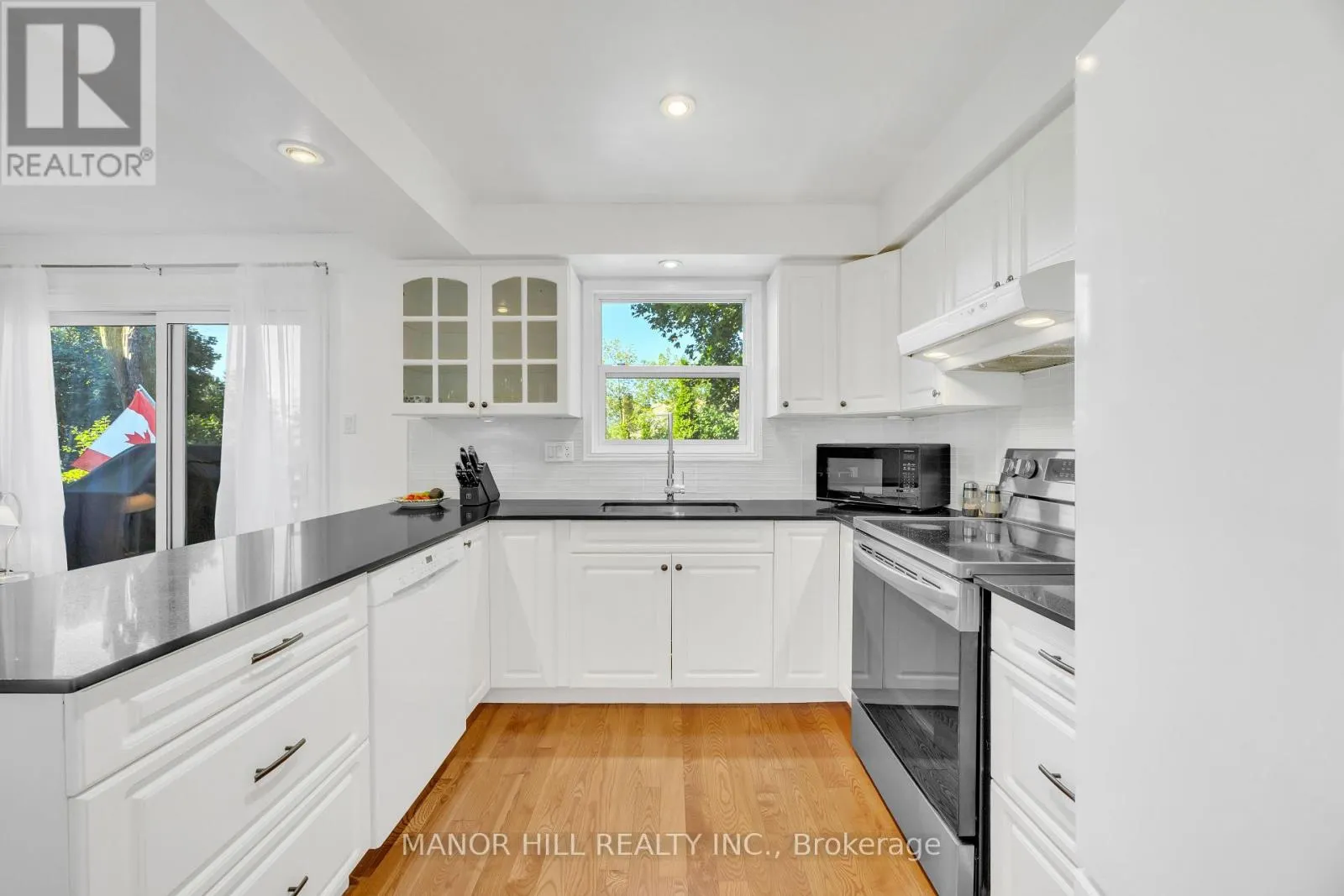 72 LACEWOOD CRESCENT