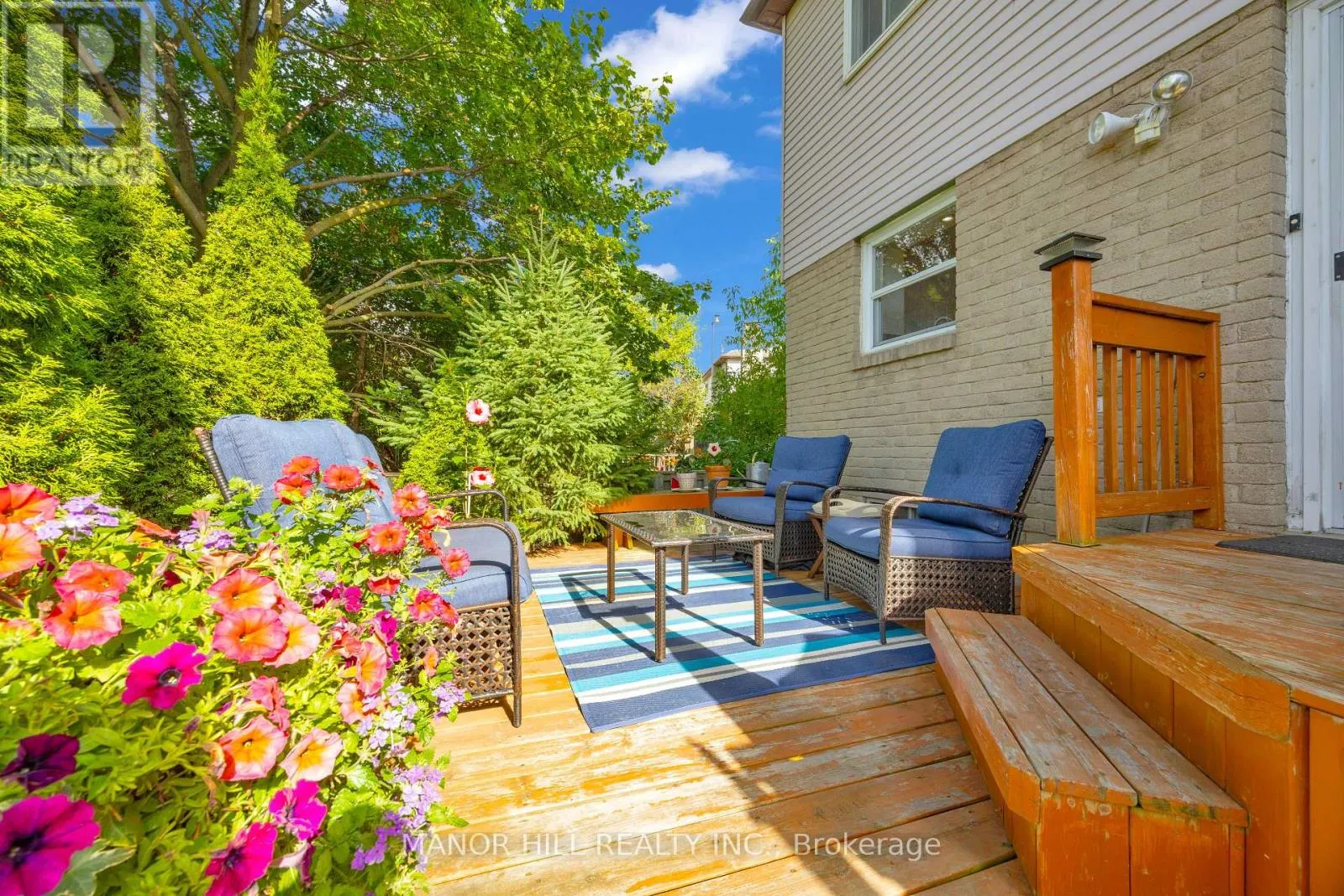 72 LACEWOOD CRESCENT