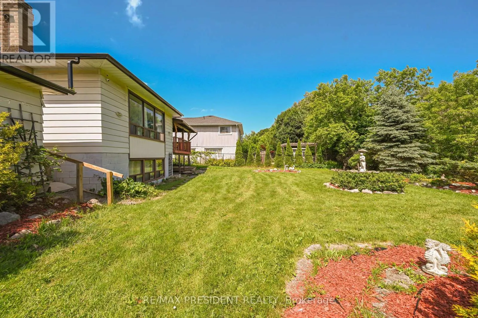 61 ROYCE AVENUE
