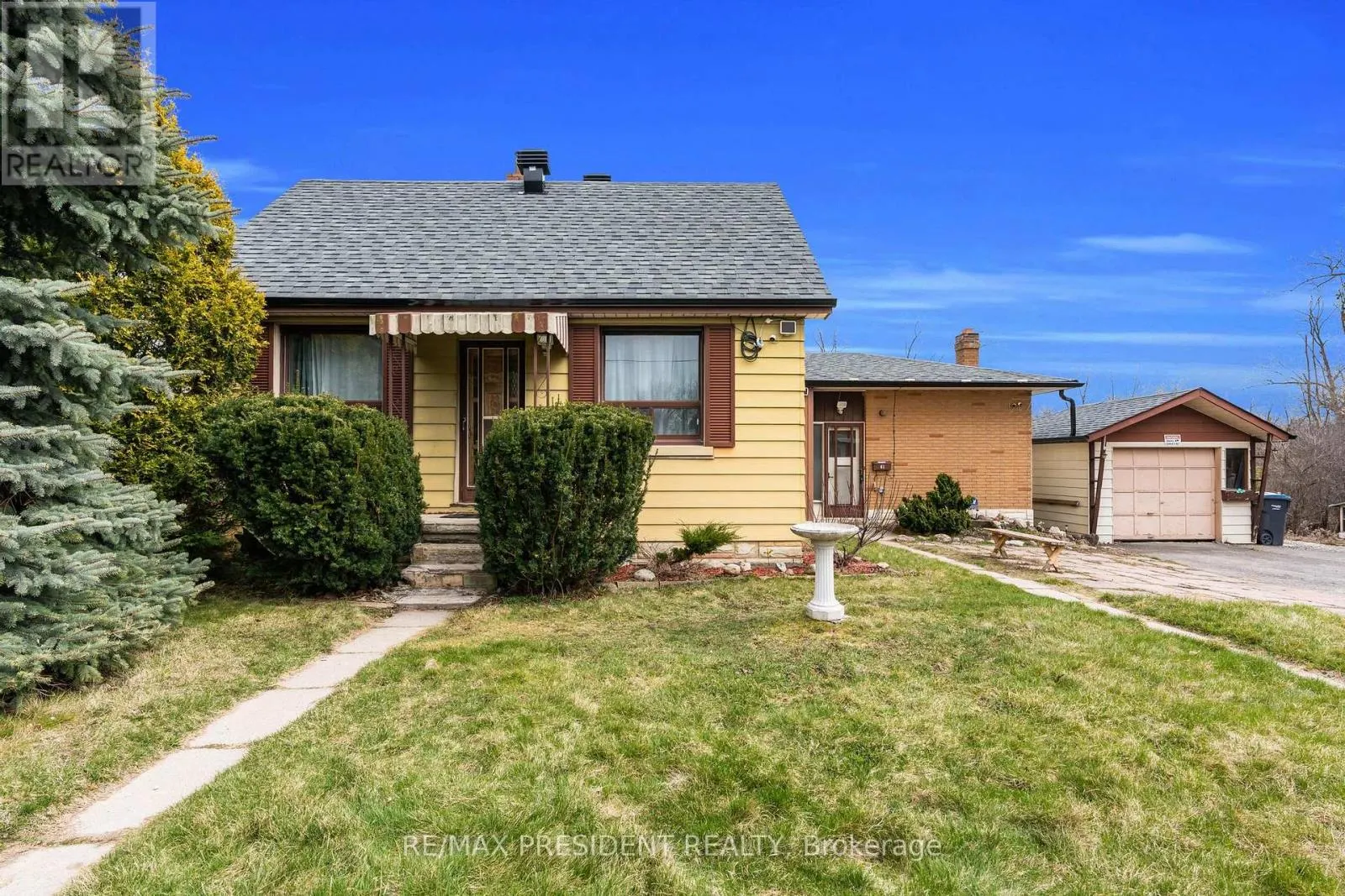 61 ROYCE AVENUE