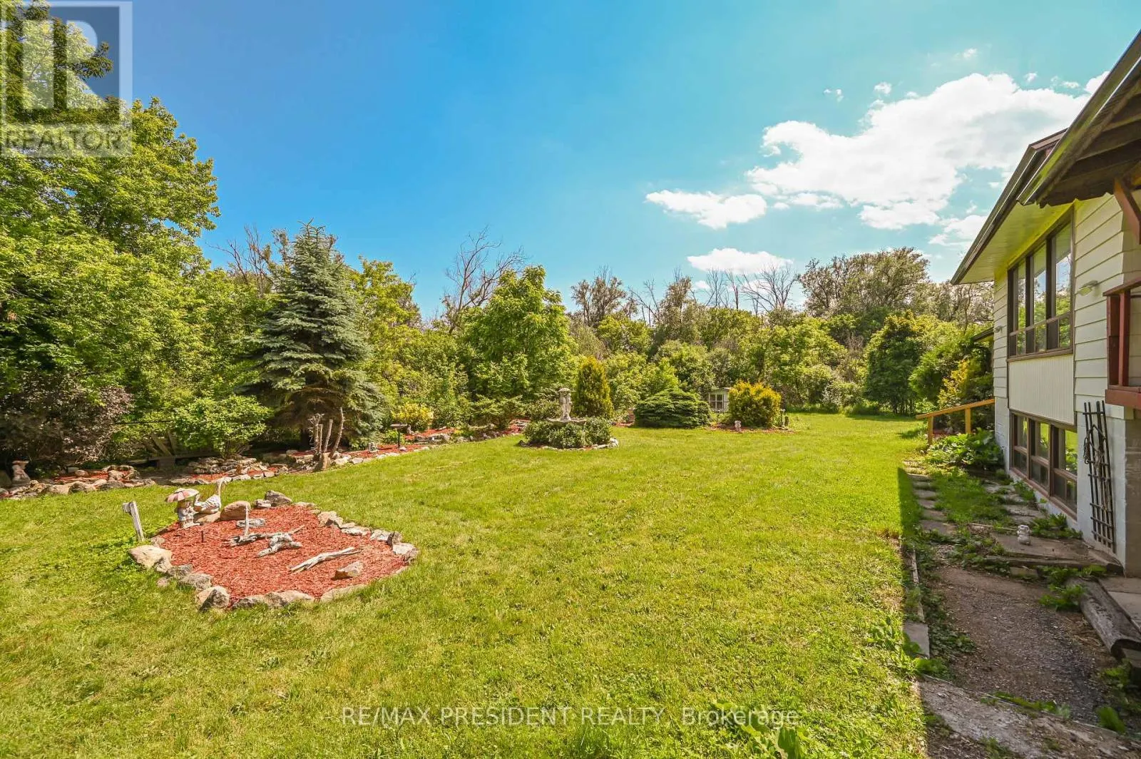 61 ROYCE AVENUE
