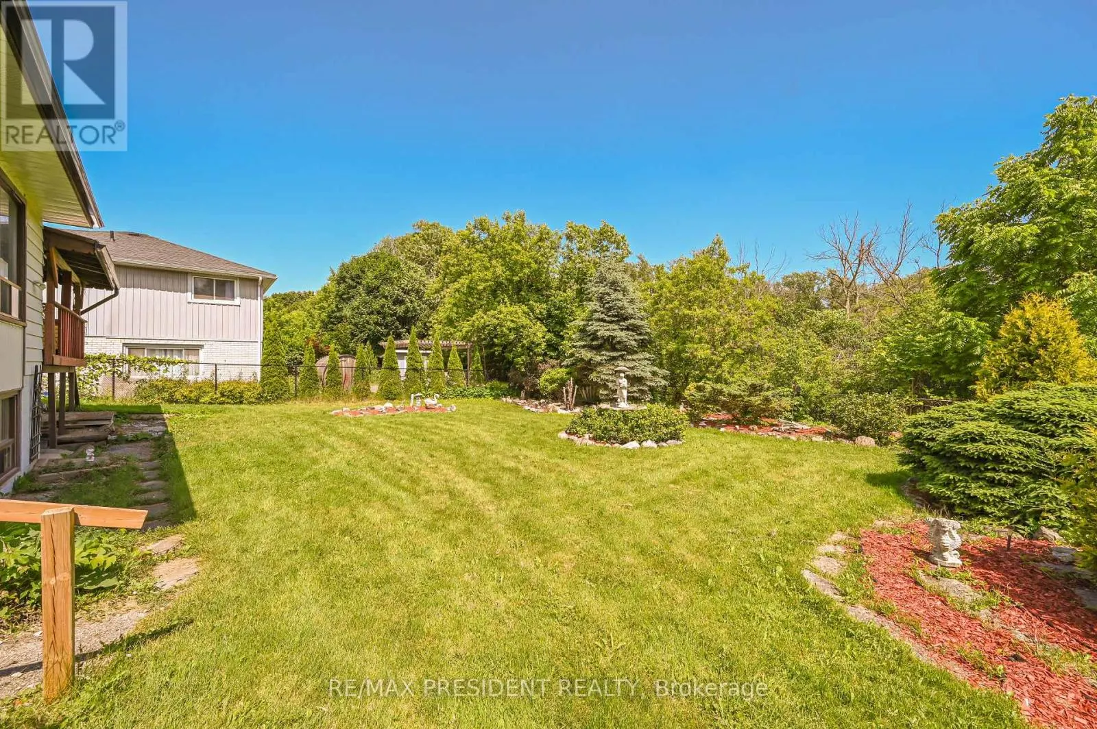 61 ROYCE AVENUE