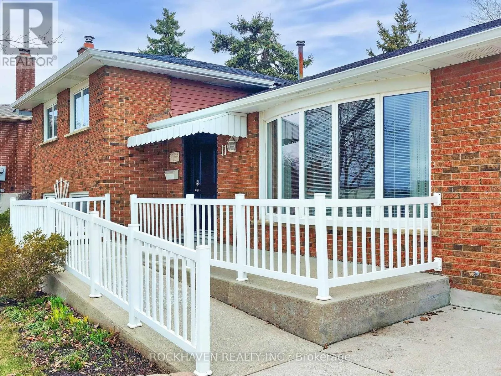 11 MEADOWLAND GATE