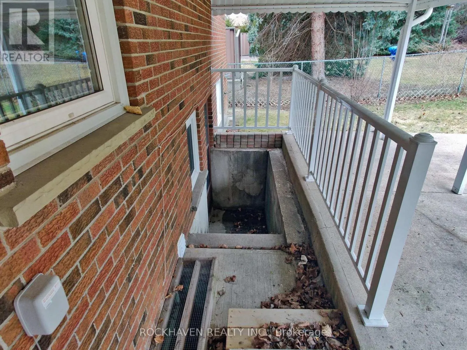 11 MEADOWLAND GATE