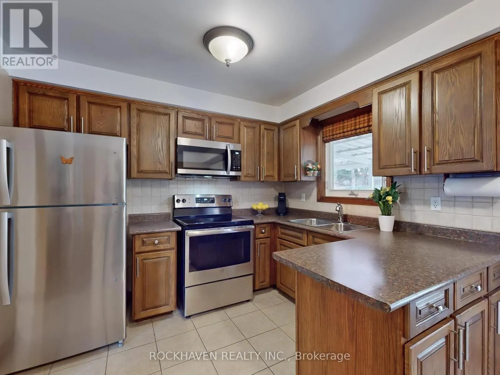 11 MEADOWLAND GATE