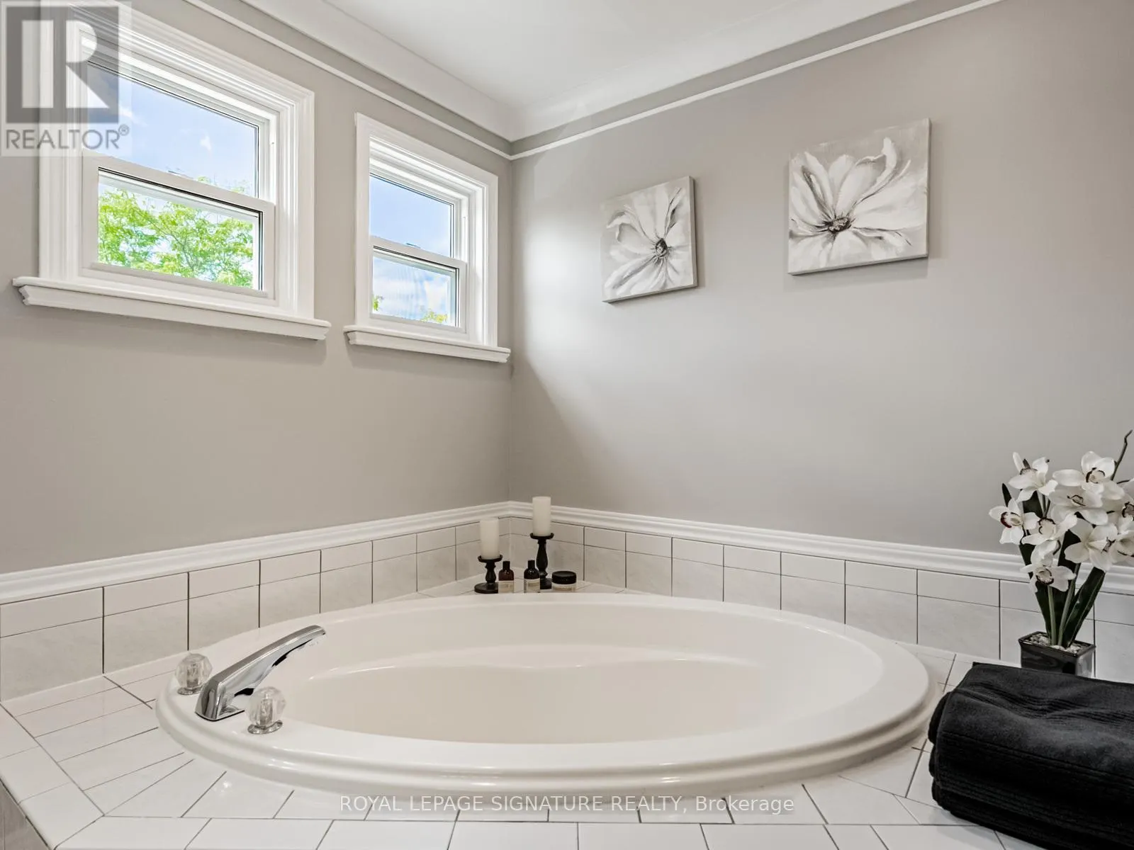 5245 CHAMPLAIN TRAIL