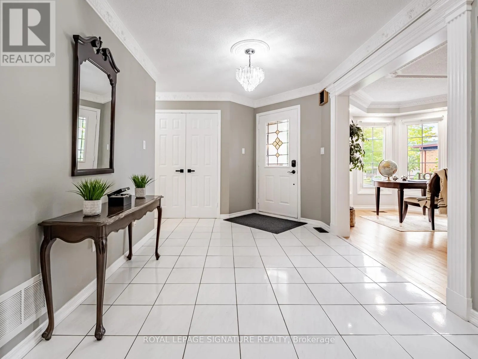 5245 CHAMPLAIN TRAIL
