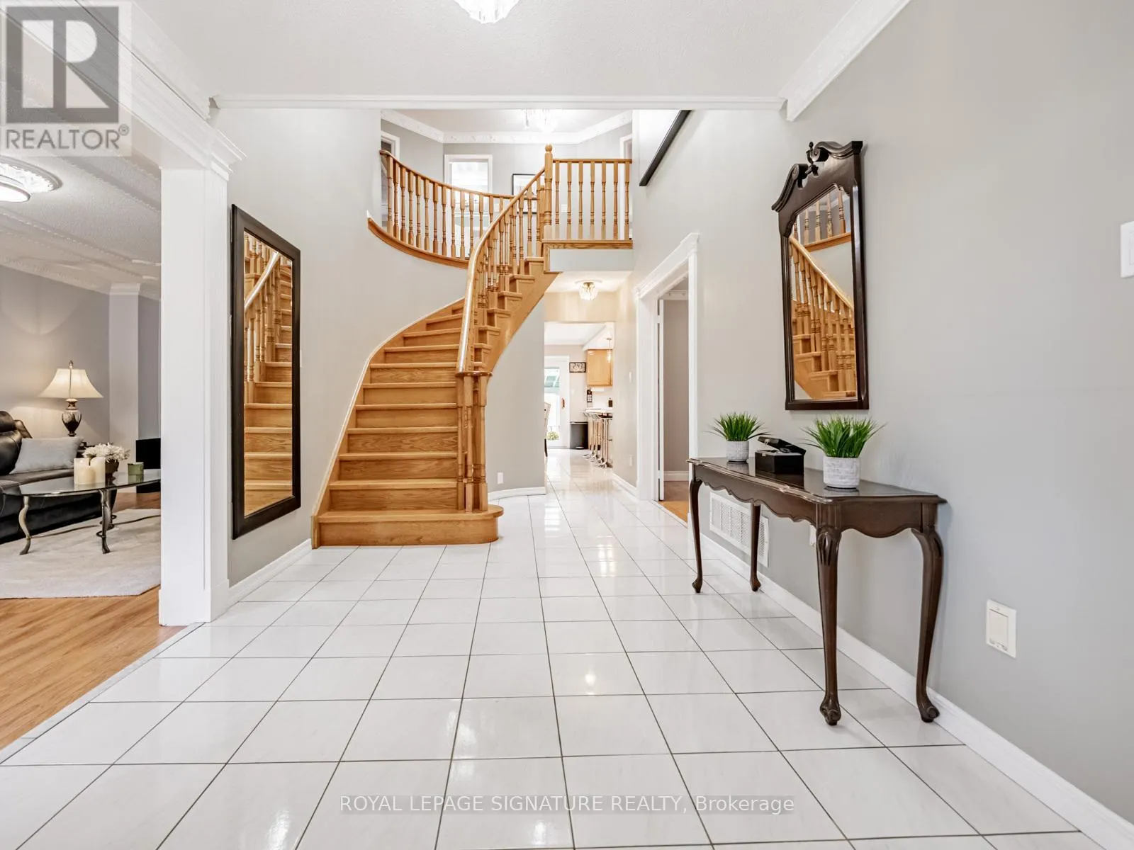 5245 CHAMPLAIN TRAIL