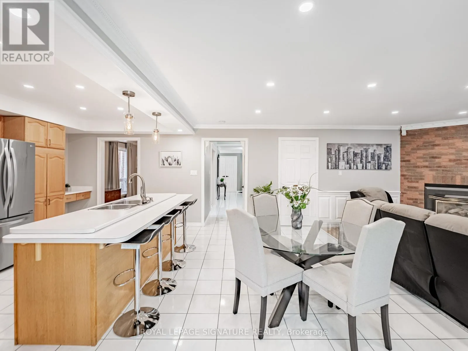 5245 CHAMPLAIN TRAIL