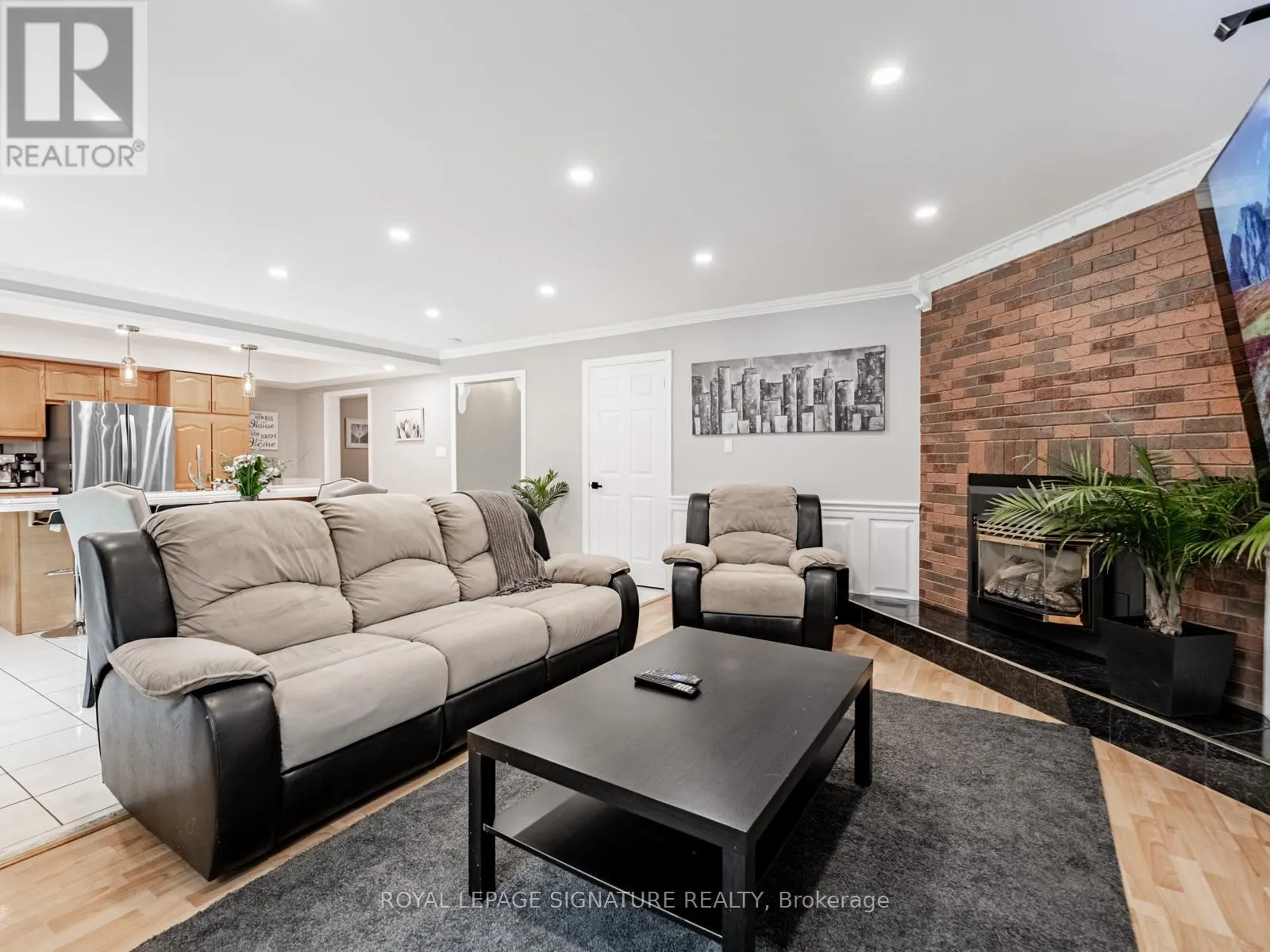 5245 CHAMPLAIN TRAIL