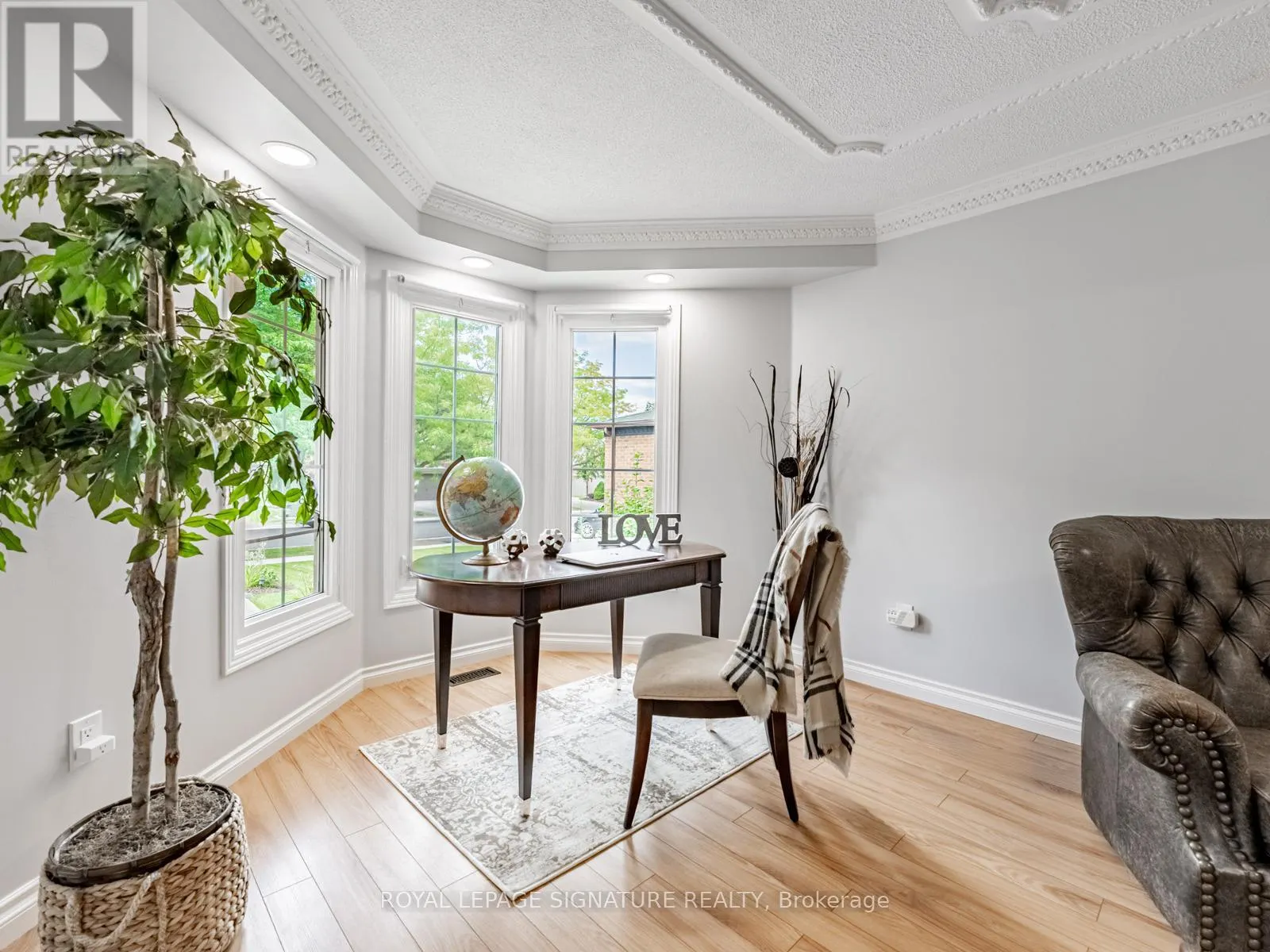 5245 CHAMPLAIN TRAIL