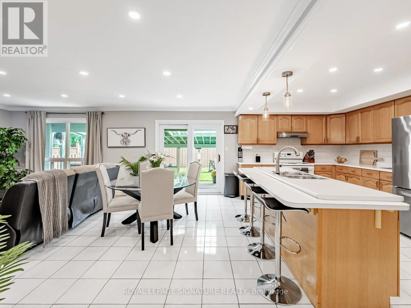 5245 CHAMPLAIN TRAIL