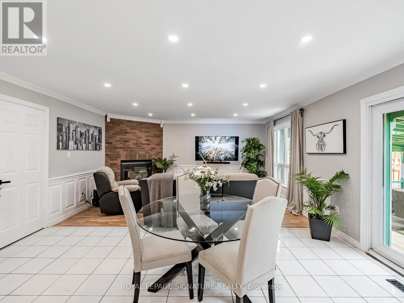 5245 CHAMPLAIN TRAIL