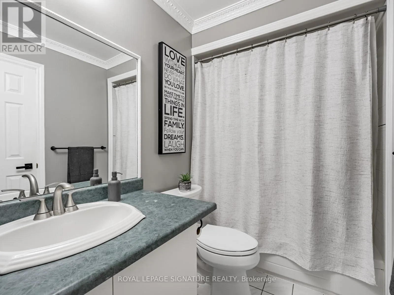 5245 CHAMPLAIN TRAIL