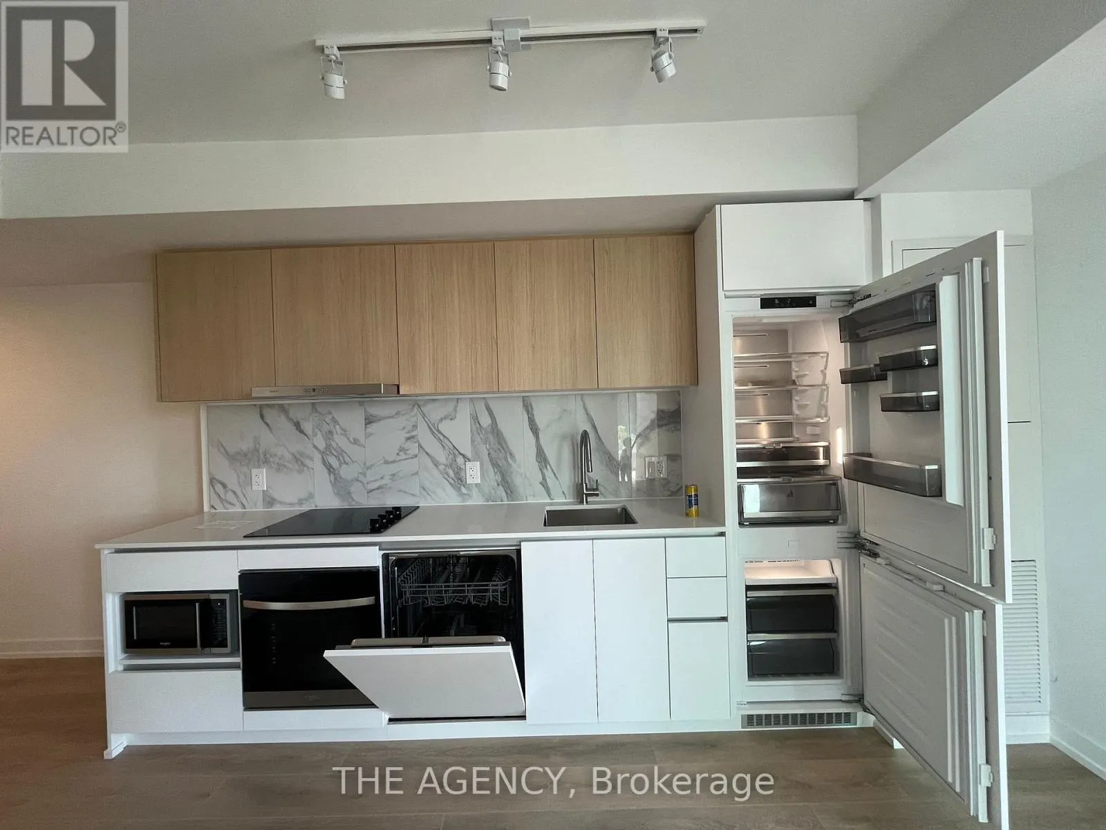 215 - 1100 SHEPPARD AVENUE W