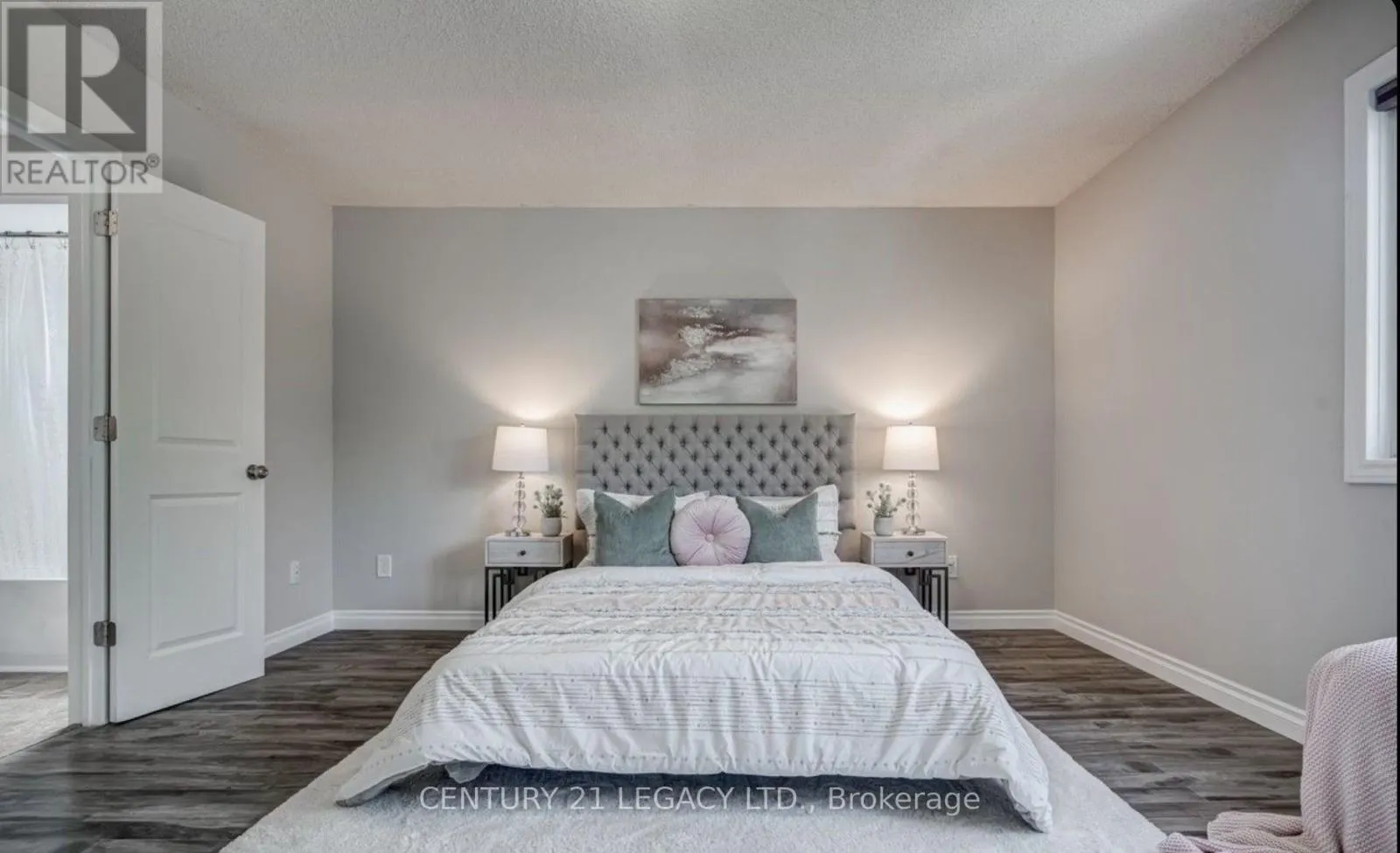 UPPER - 339 LEWIS DRIVE W