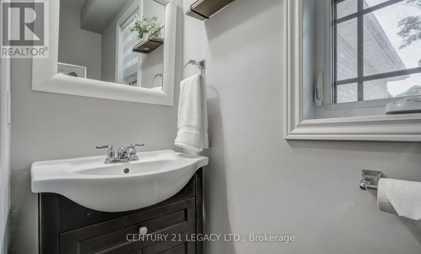 UPPER - 339 LEWIS DRIVE W