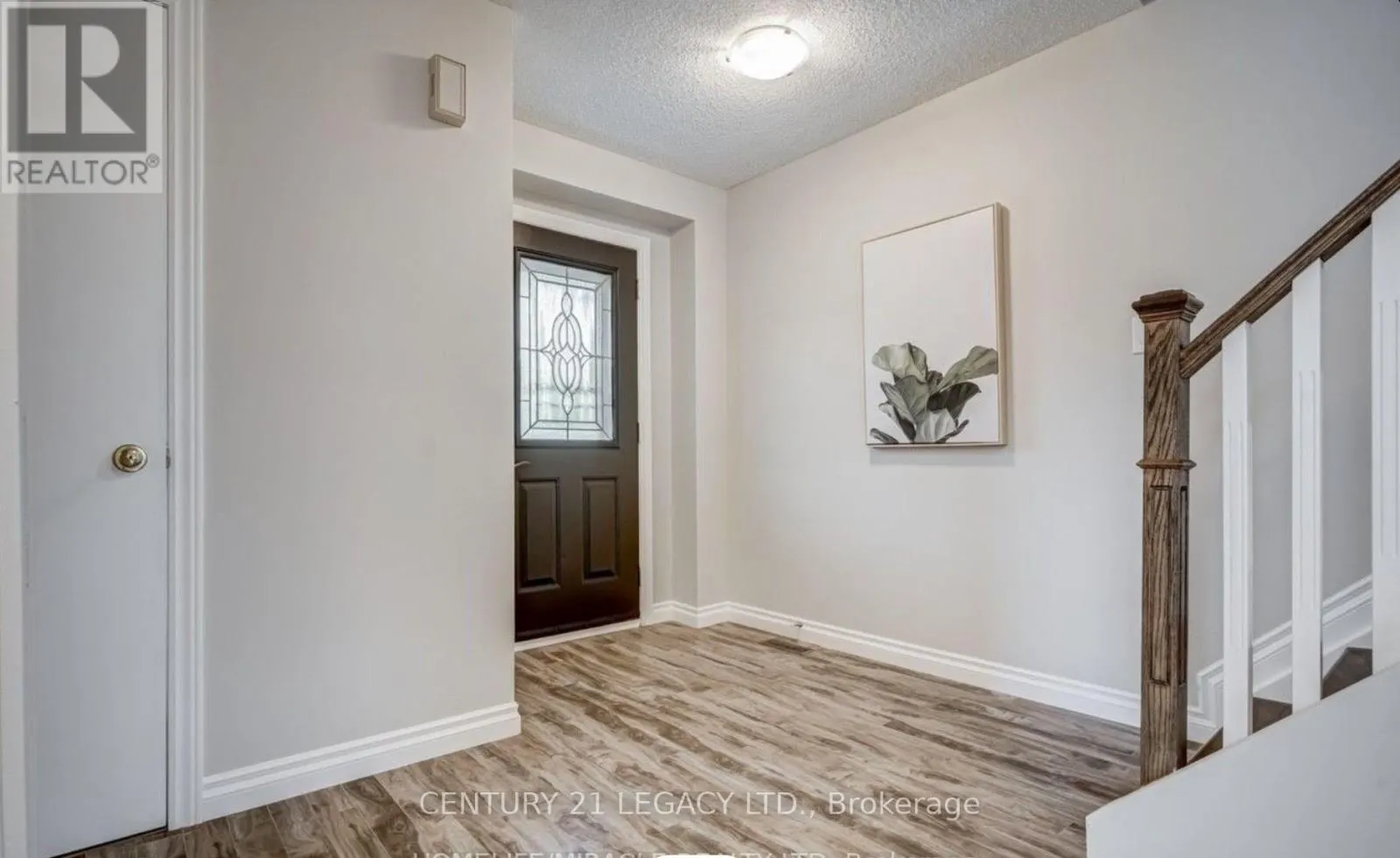 UPPER - 339 LEWIS DRIVE W