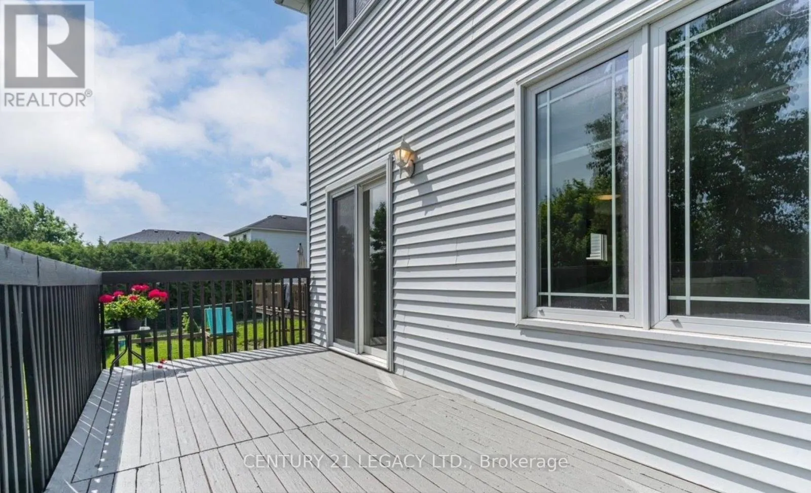 UPPER - 339 LEWIS DRIVE W