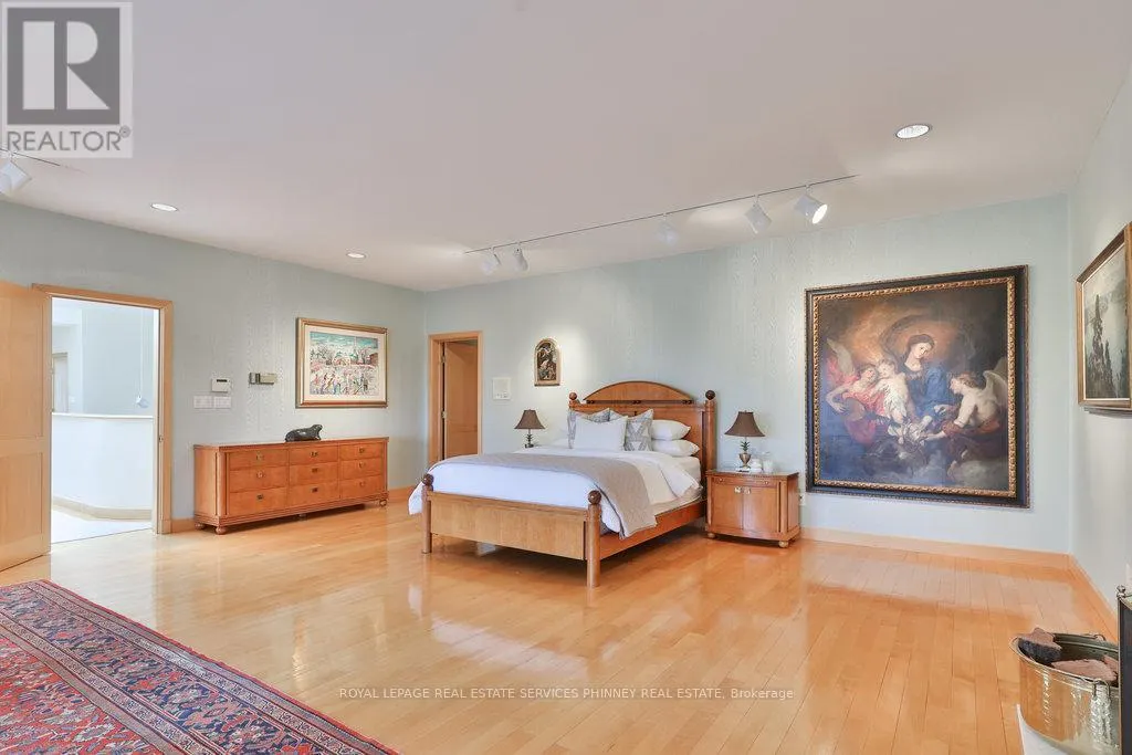 937 WHITTIER CRESCENT