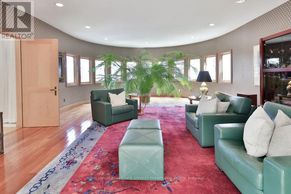 937 WHITTIER CRESCENT