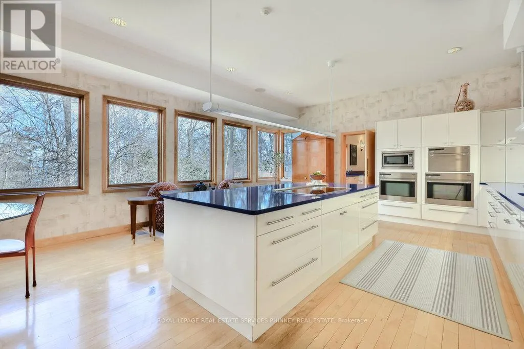 937 WHITTIER CRESCENT