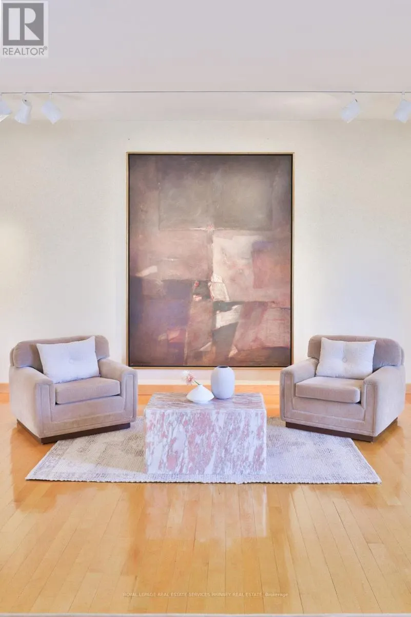 937 WHITTIER CRESCENT