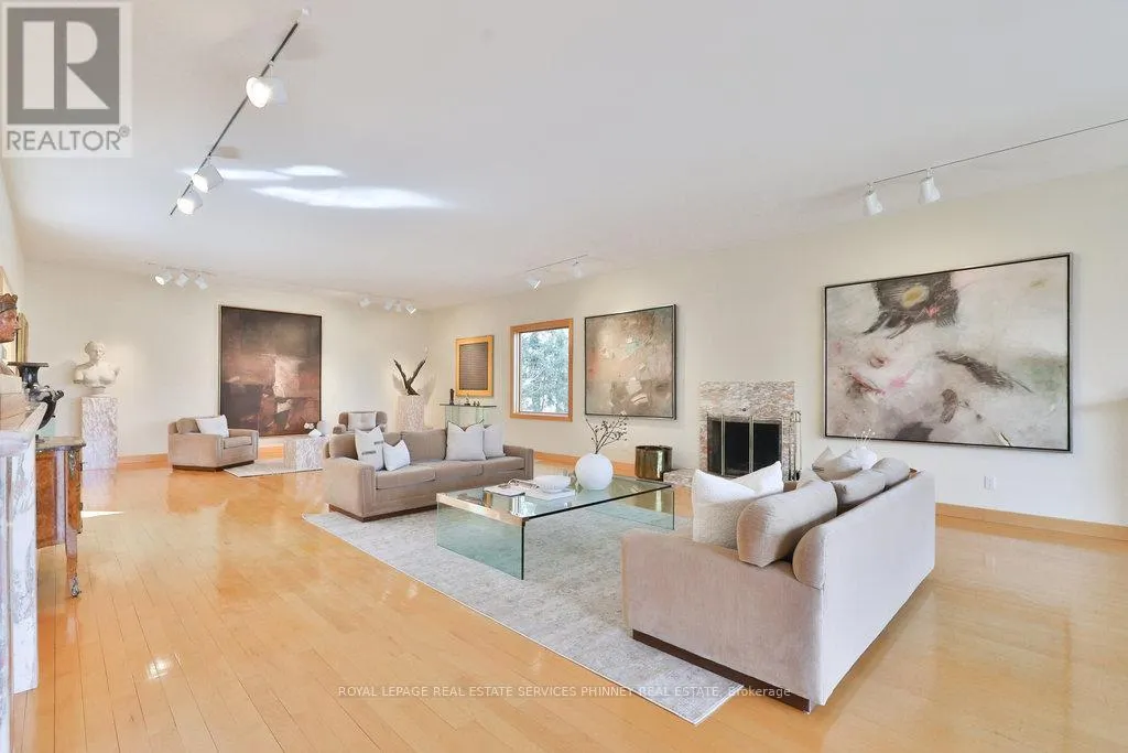 937 WHITTIER CRESCENT