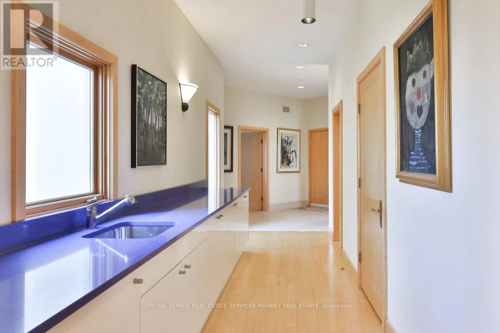 937 WHITTIER CRESCENT