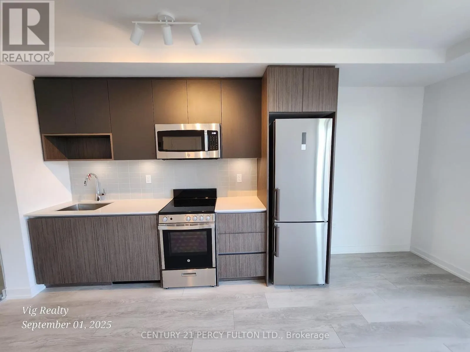 205 - 801 THE QUEENSWAY AVENUE