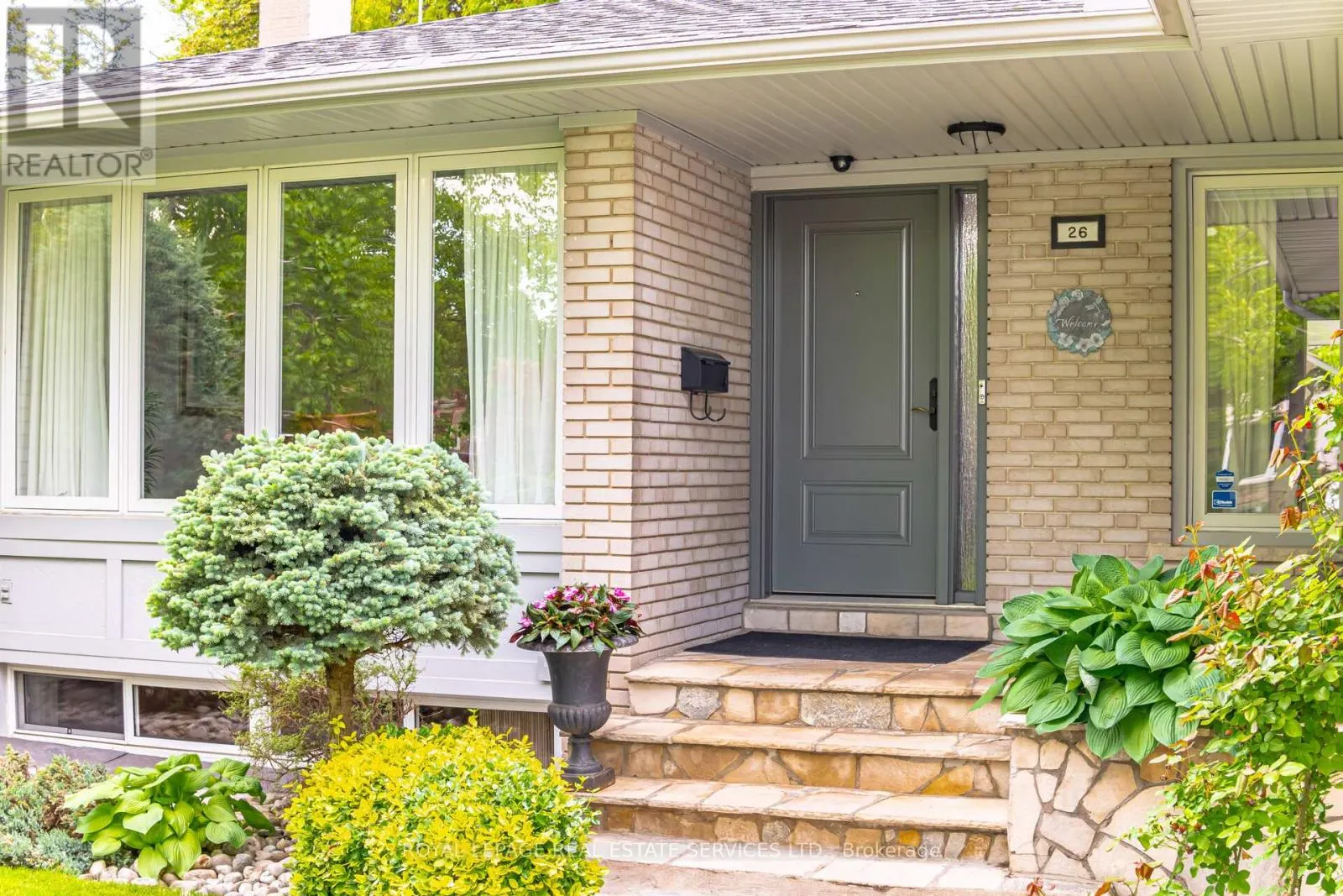 26 ALANMEADE CRESCENT