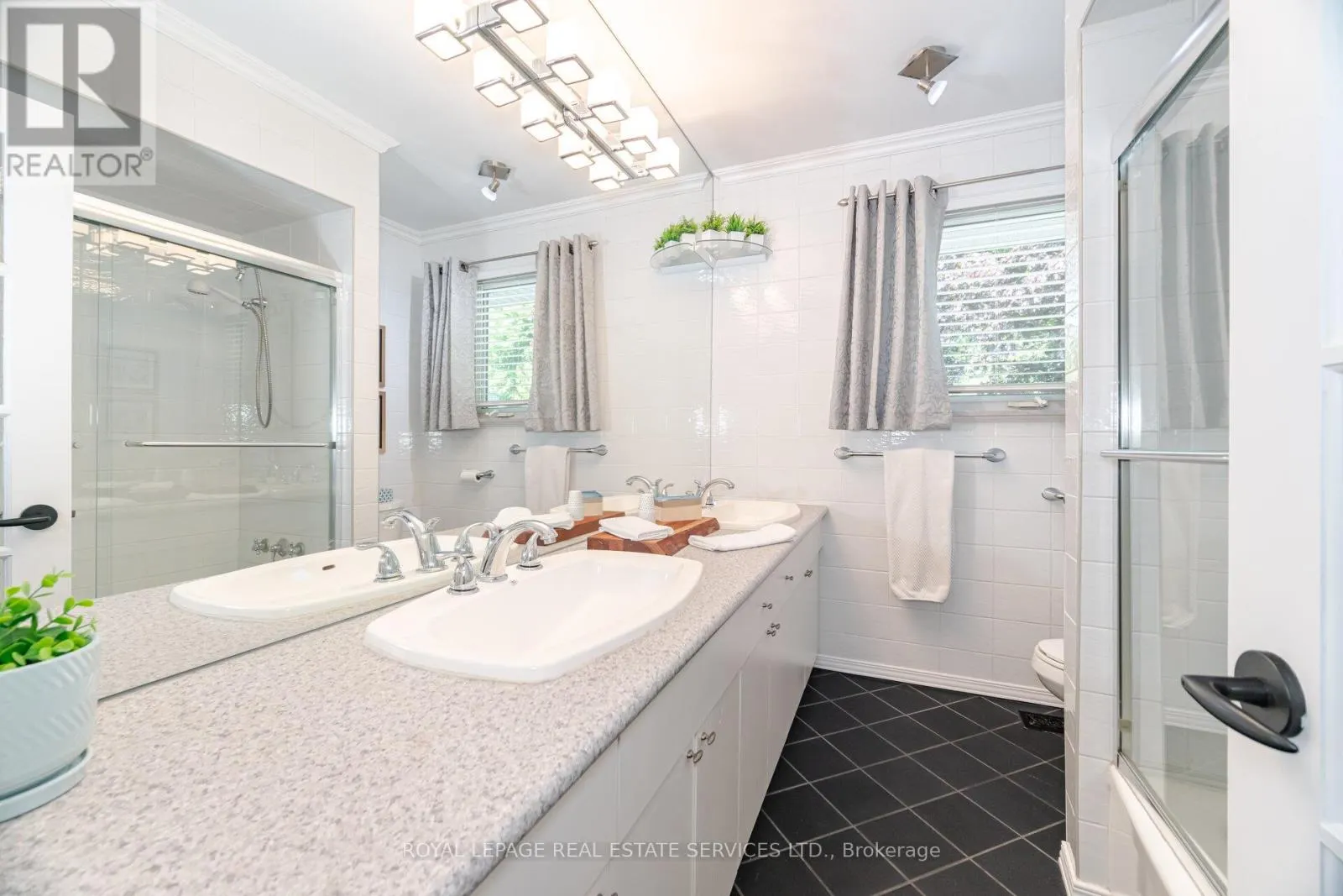 26 ALANMEADE CRESCENT