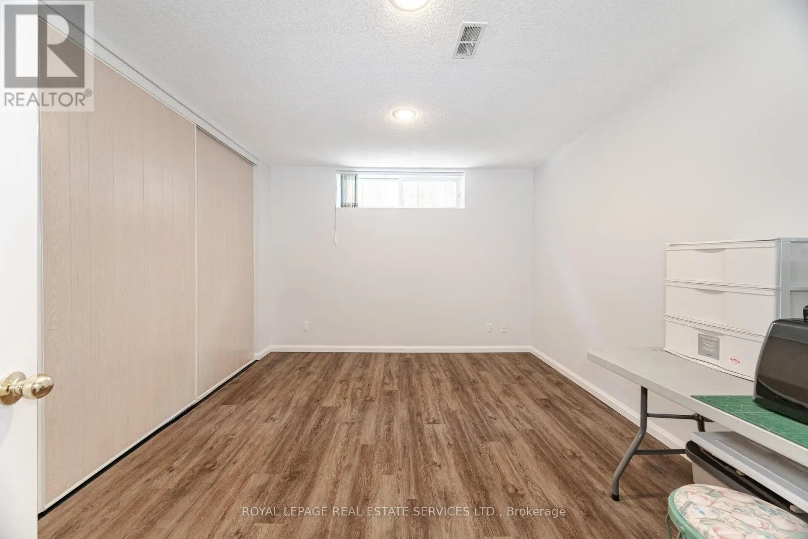 26 ALANMEADE CRESCENT