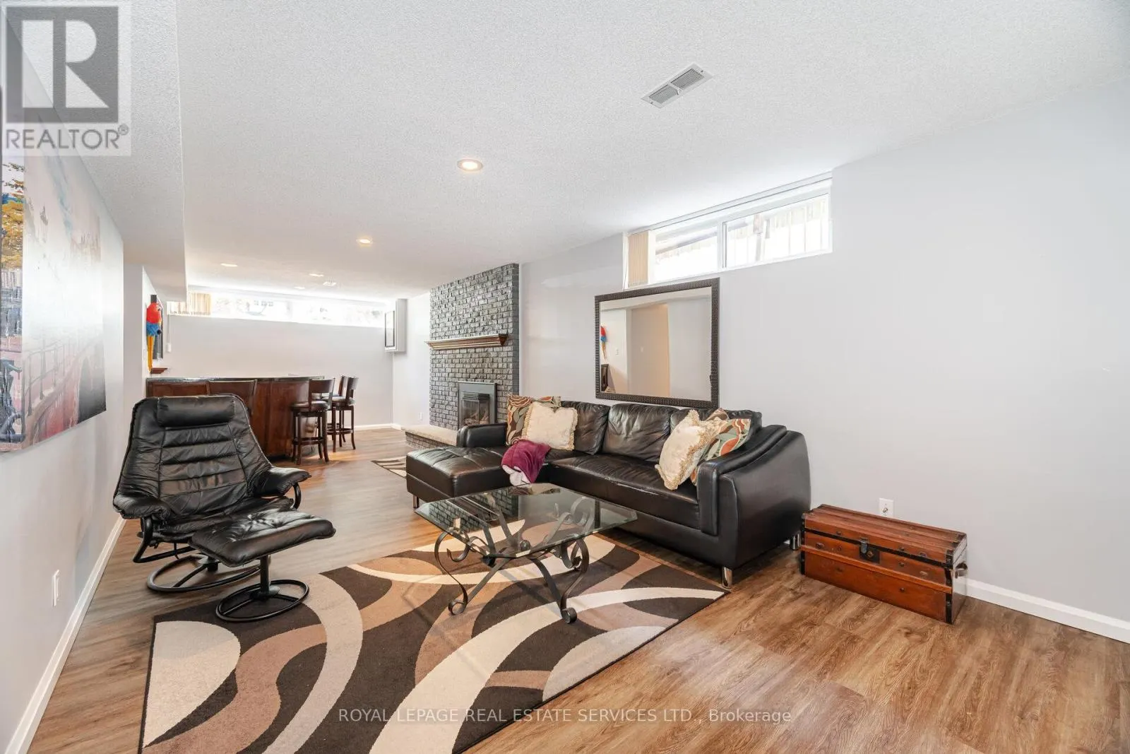 26 ALANMEADE CRESCENT